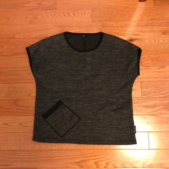 Québec designer top. Size XS - Picture 1 of 6